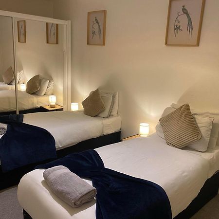 Crawley 2Bed Apartament Close To Gatwick Airport Copthorne  ภายนอก รูปภาพ