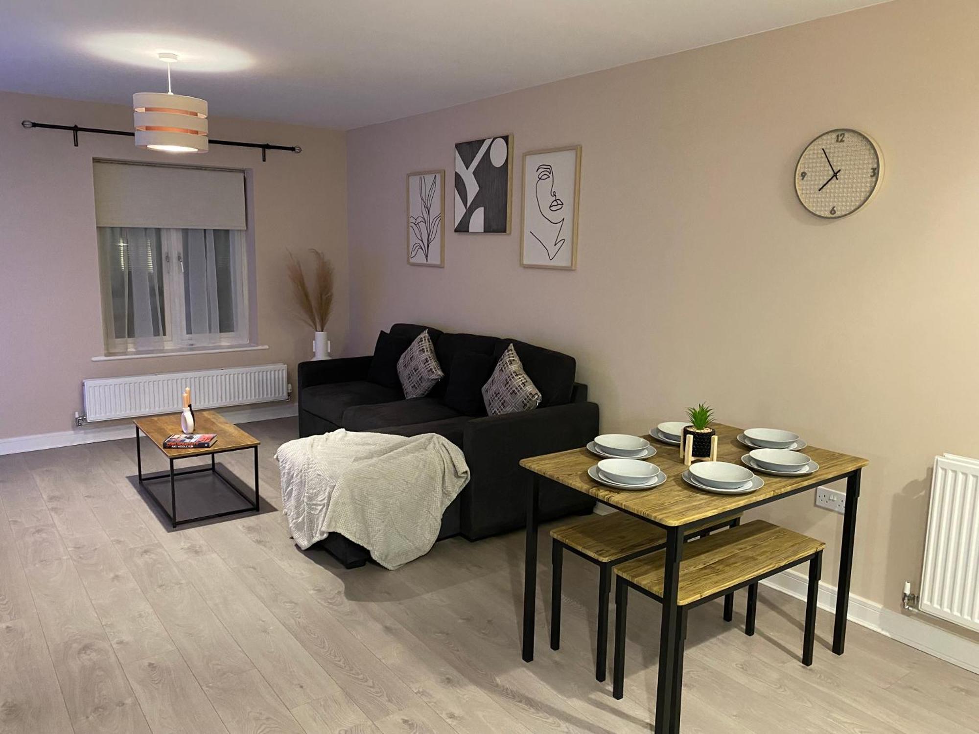 Crawley 2Bed Apartament Close To Gatwick Airport Copthorne  ภายนอก รูปภาพ