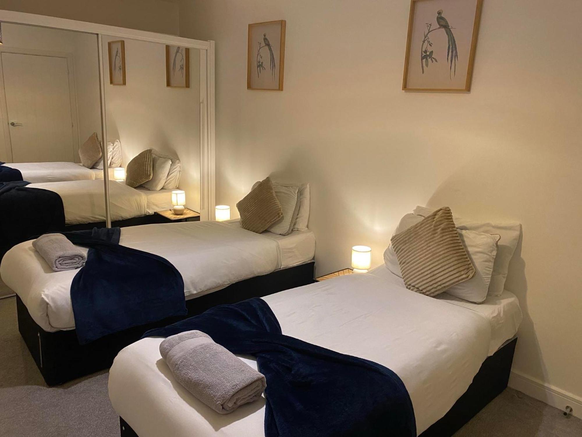 Crawley 2Bed Apartament Close To Gatwick Airport Copthorne  ภายนอก รูปภาพ